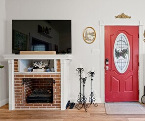 Interior - Charming 1900 Victorian home in the country  (Mineral Wells)