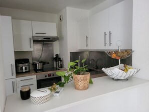 Mikrowelle, Ofen, Herdplatte, Geschirrspüler