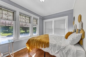 4 bedrooms, desk, iron/ironing board, travel cot
