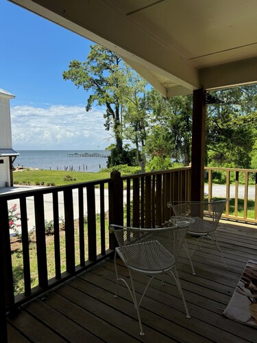 NEW LISTING! Cozy Fairhope Cottage w/Bayview