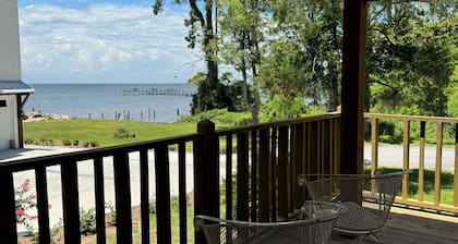 NEW LISTING! Cozy Fairhope Cottage w/Bayview