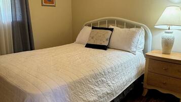 2 bedrooms, iron/ironing board, WiFi, bed sheets