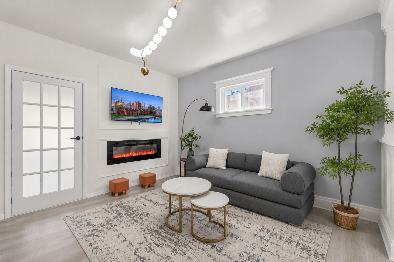Smart TV, fireplace, foosball, books