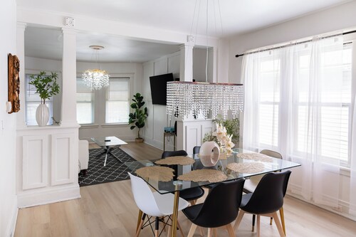 7BR Park & River|13 Beds|Sleeps 21|2 Kitchens|Arcade|Free Parking