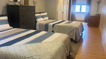 3 bedrooms, desk, iron/ironing board, free WiFi