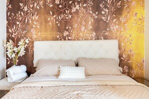 3 bedrooms, desk, iron/ironing board, travel crib - Niagara RiversideView Balcony GameRoom WiFi Free Parking King bed Crib sleep 9 (Buffalo)