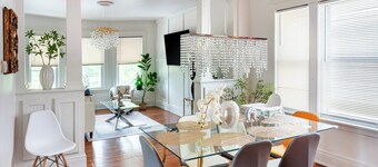 Niagara RiversideView Balcony GameRoom WiFi Free Parking King bed Crib sleep 9