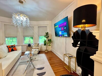 Niagara RiversideView Balcony GameRoom WiFi Free Parking King bed Crib sleep 9