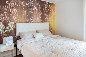 3 Schlafzimmer, Schreibtisch, Bügeleisen/Bügelbrett, Reisekinderbett