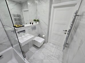 Hårføner, håndklær, såpe og sjampo