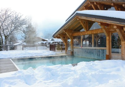 Apartment 'Appartement Morillon Chambre 503' with Mountain View, Shared Pool and Wi-Fi