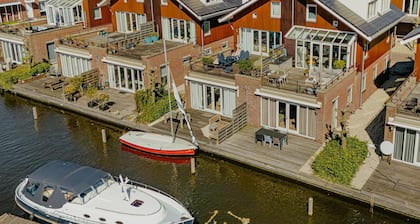 Waterside Escape With Easy Access