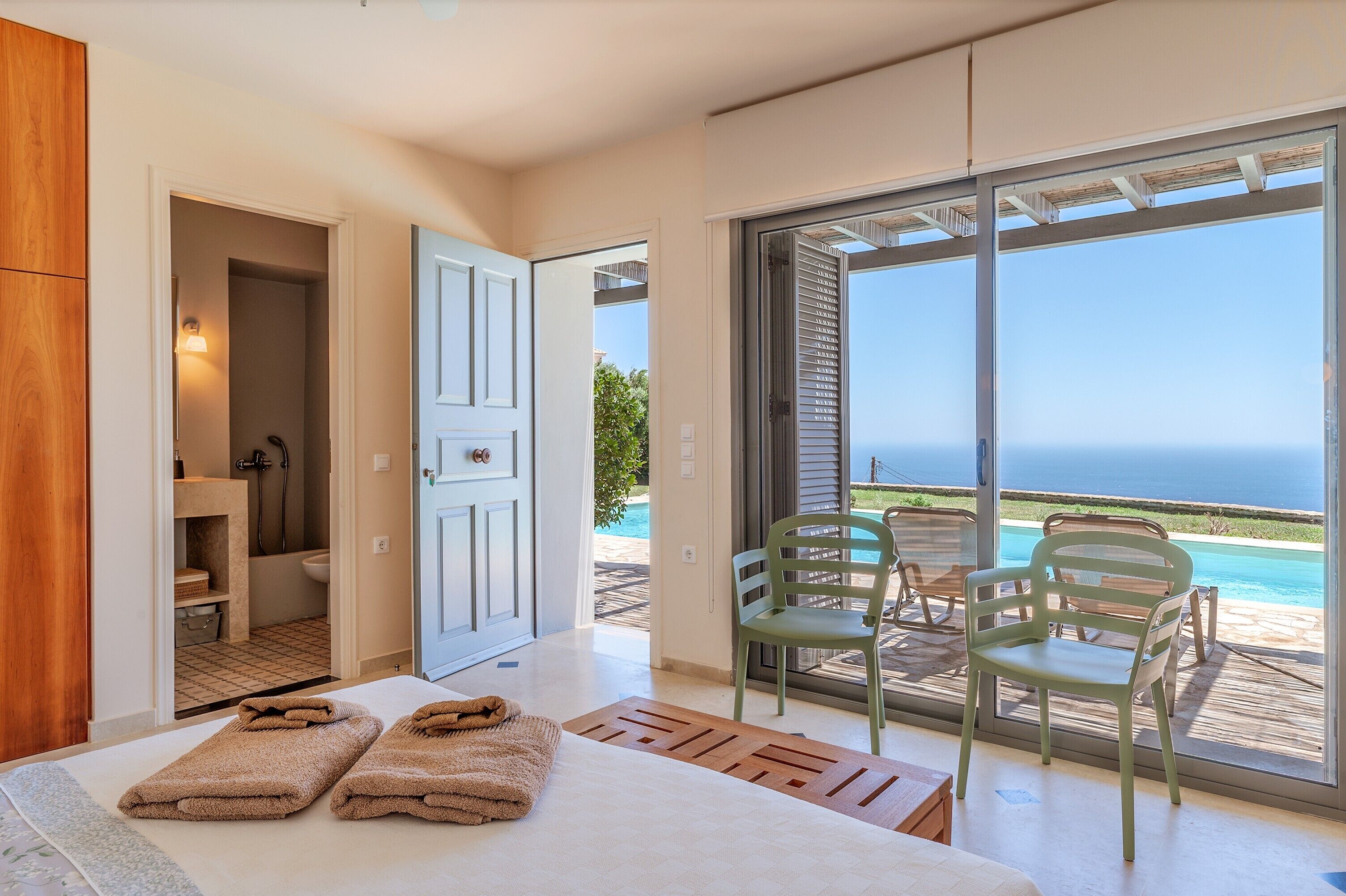 4 habitaciones, tabla de planchar con plancha y wifi gratis 