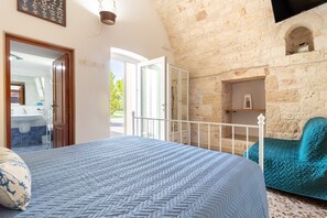1 bedroom, iron/ironing board, free WiFi, bed sheets - Room 'Sole' with Shared Pool, Wi-Fi and Air Conditioning (Polignano a Mare)