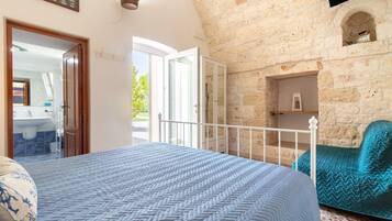 1 habitación, tabla de planchar con plancha, wifi gratis y ropa de cama