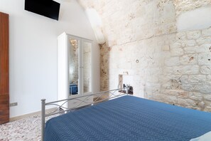 1 bedroom, iron/ironing board, free WiFi, bed sheets - Room 'Nuvola' with Shared Pool, Wi-Fi and Air Conditioning (Polignano a Mare)