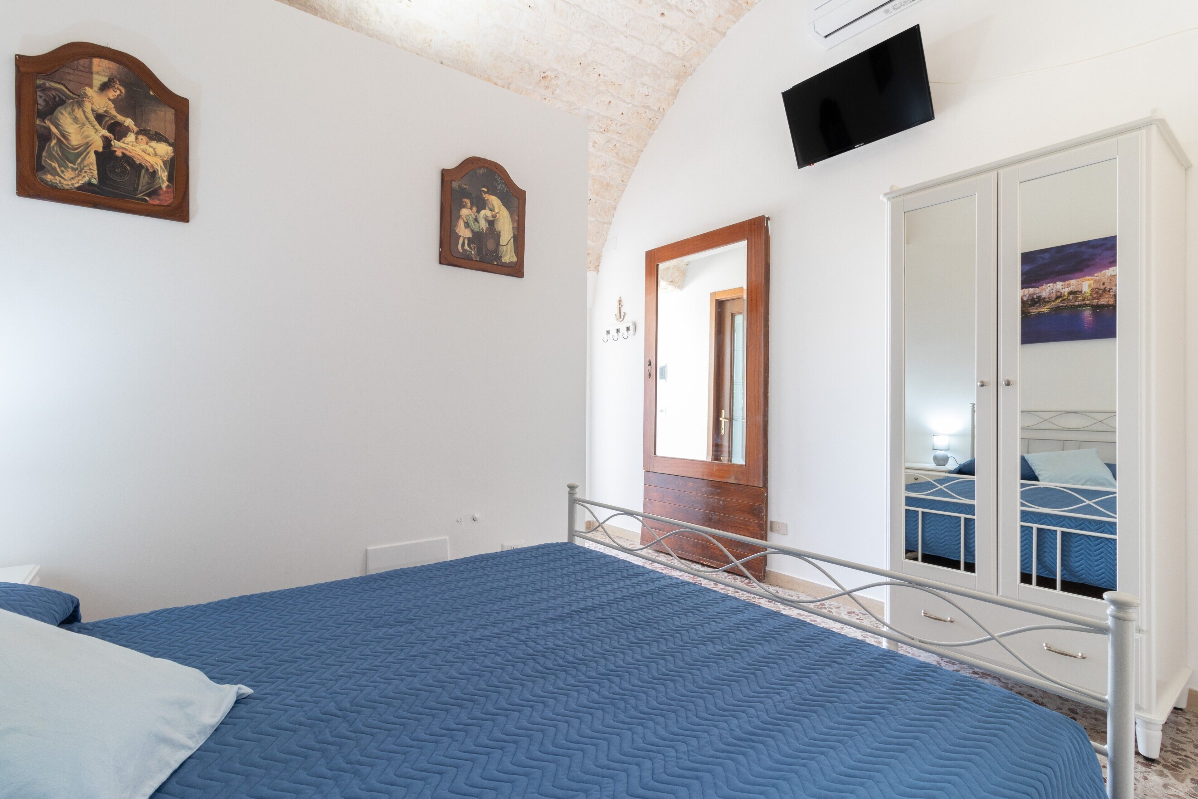 1 habitación, tabla de planchar con plancha, wifi gratis y ropa de cama 