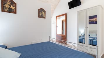 1 habitación, tabla de planchar con plancha, wifi gratis y ropa de cama