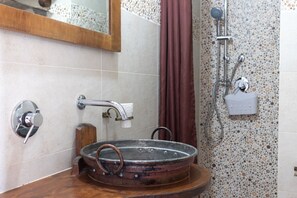 Shower, hair dryer, towels - Room 'Nuvola' with Shared Pool, Wi-Fi and Air Conditioning (Polignano a Mare)