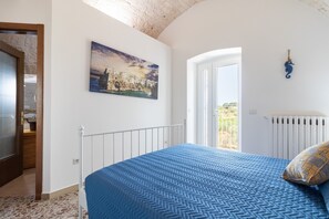 1 bedroom, iron/ironing board, free WiFi, bed sheets - Room 'Alba Rossa' with Shared Pool, Wi-Fi and Air Conditioning (Polignano a Mare)