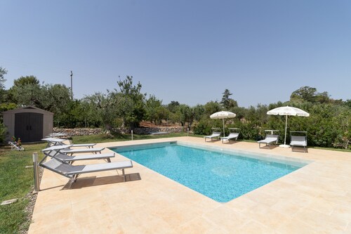 Corallo House - Alba Rossa Room with Shared Pool, Wi-Fi and Air Conditioning