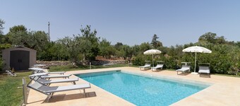Room 'Corallo House - Alba Rossa' with Shared Pool, Wi-Fi, and Air Conditioning