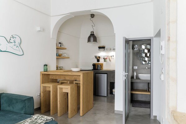 Apartment, City View | Private kitchen | Espresso maker, electric kettle, toaster