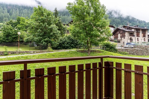 Apartment 'Appartamento Vioz' with Mountain View and Balcony