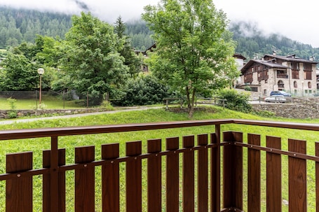 Property grounds. Apartment 'Appartamento Vioz' with Mountain View and Balcony