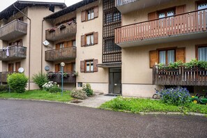 Exterior - Apartment 'Appartamento Vioz' with Mountain View and Balcony (Peio)