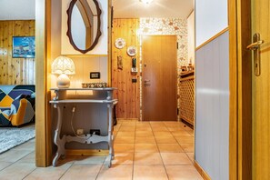 Interior - Apartment 'Appartamento Vioz' with Mountain View and Balcony (Peio)