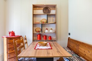 Dining - Apartment 'Appartamento Vioz' with Mountain View and Balcony (Peio)