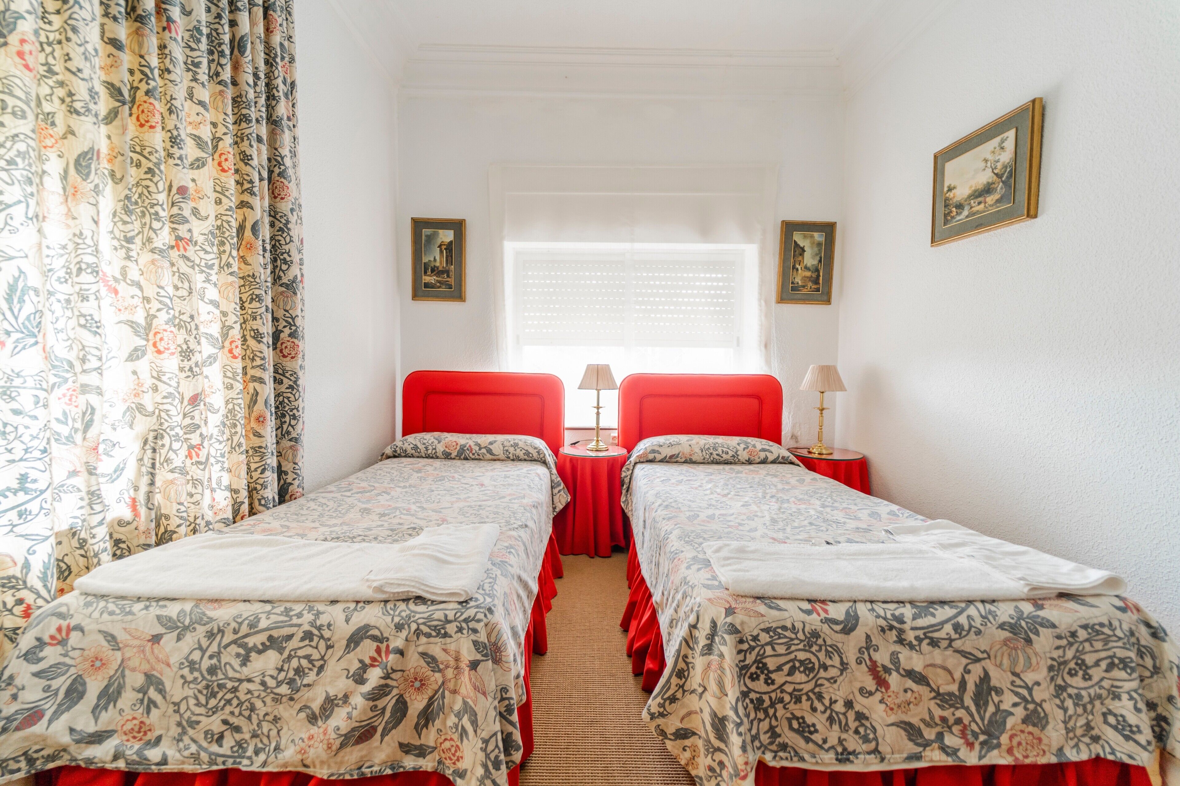 3 bedrooms, iron/ironing board, bed sheets