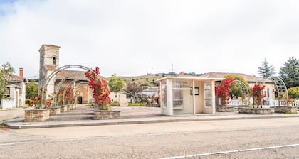 Rural House 'El Chalet' with Mountain Views and Private Garden. El uncar