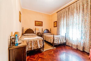 3 bedrooms, iron/ironing board, bed sheets