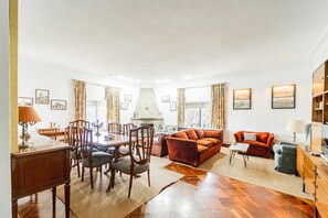 TV, fireplace - Rural House 'El Chalet' with Mountain Views and Private Garden. El uncar (Castrejón de la Peña)