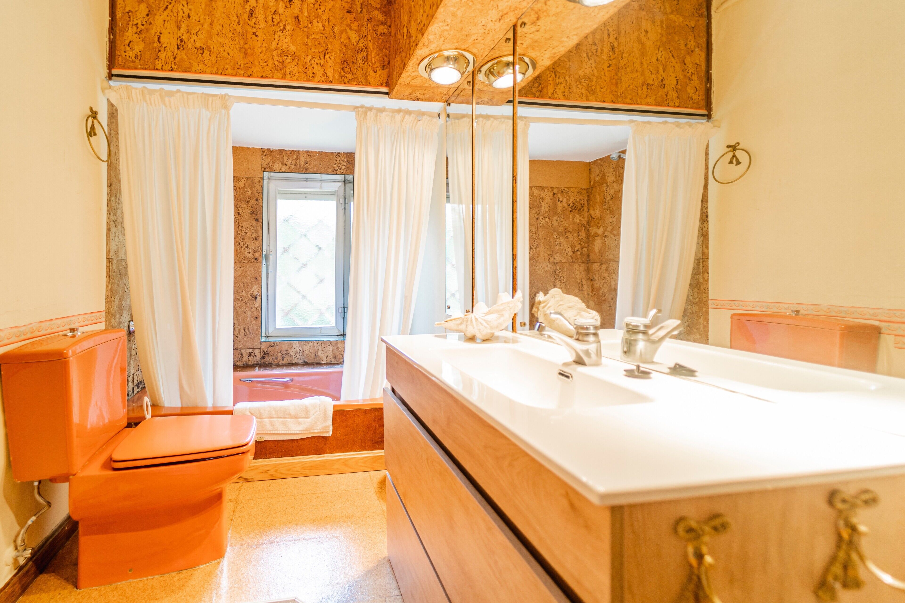 Een douche, een haardroger, handdoeken