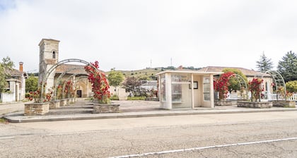 Holiday Home 'El Chalet' with Mountain Views and Private Garden