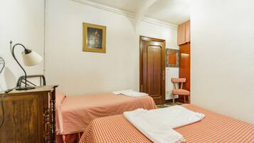 3 chambres, fer et planche Ă repasser, draps fournis