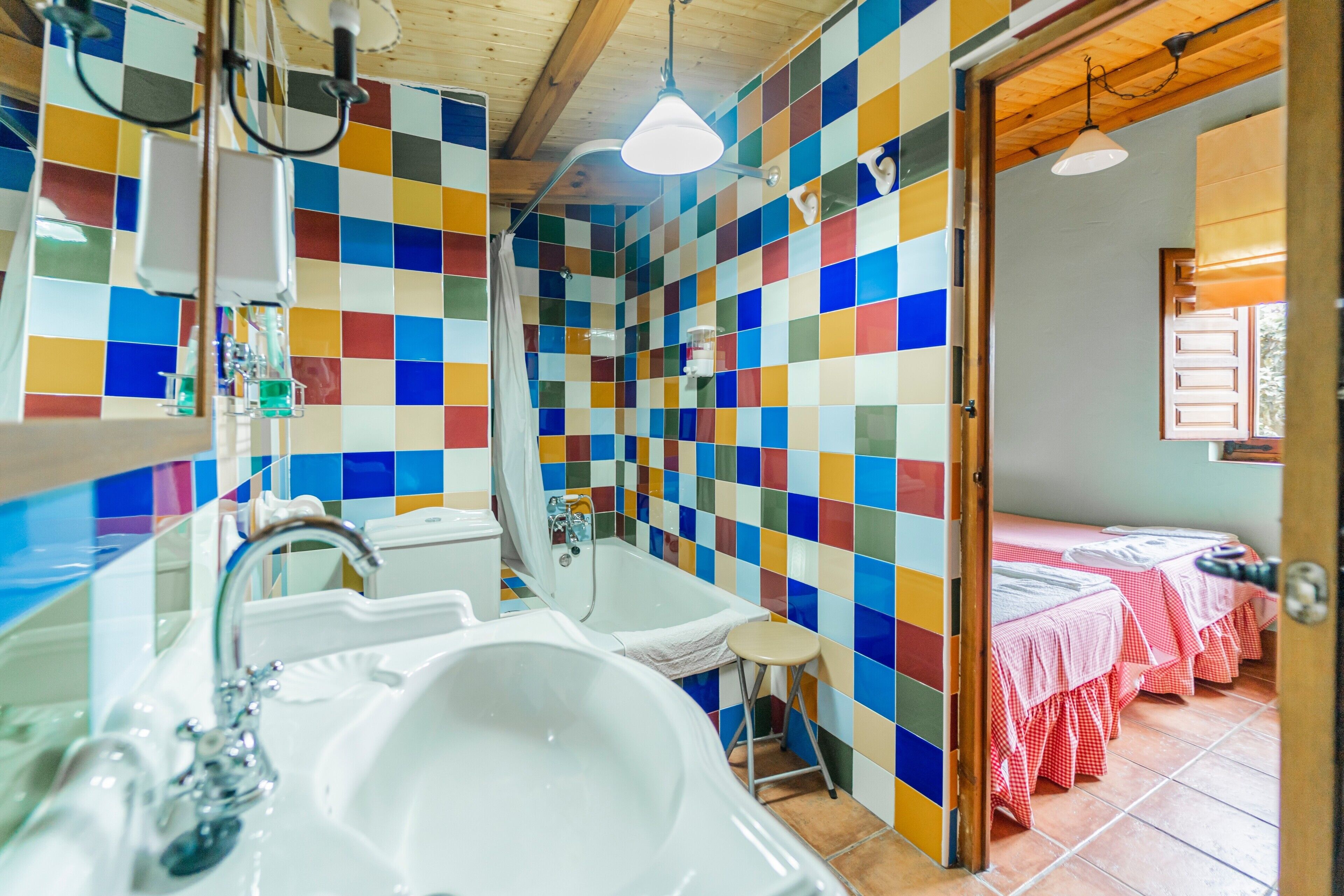 Een douche, een haardroger, handdoeken