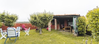 Country House 'El Gallinero' with Mountain View and Private Garden