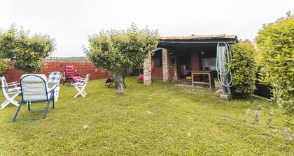 Country House 'El Gallinero' with Mountain View and Private Garden