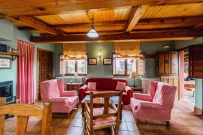 Televisio, takka, DVD-soitin