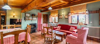 Country House 'El Gallinero' with Mountain View and Private Garden