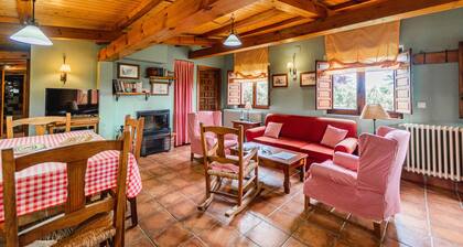 Country House 'El Gallinero' with Mountain View and Private Garden