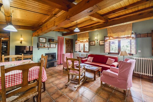 Country House 'El Gallinero' with Mountain View and Private Garden