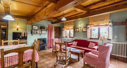 Country House 'El Gallinero' with Mountain View and Private Garden
