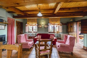 TV, fireplace, DVD player