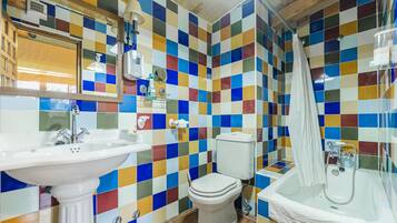 Een douche, een haardroger, handdoeken