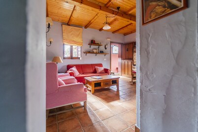 Rural House 'El Colono' with Mountain Views and Private Garden